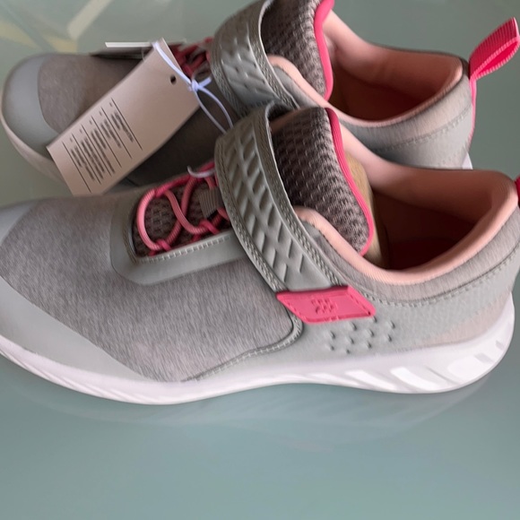 New - Picture 1 of 3